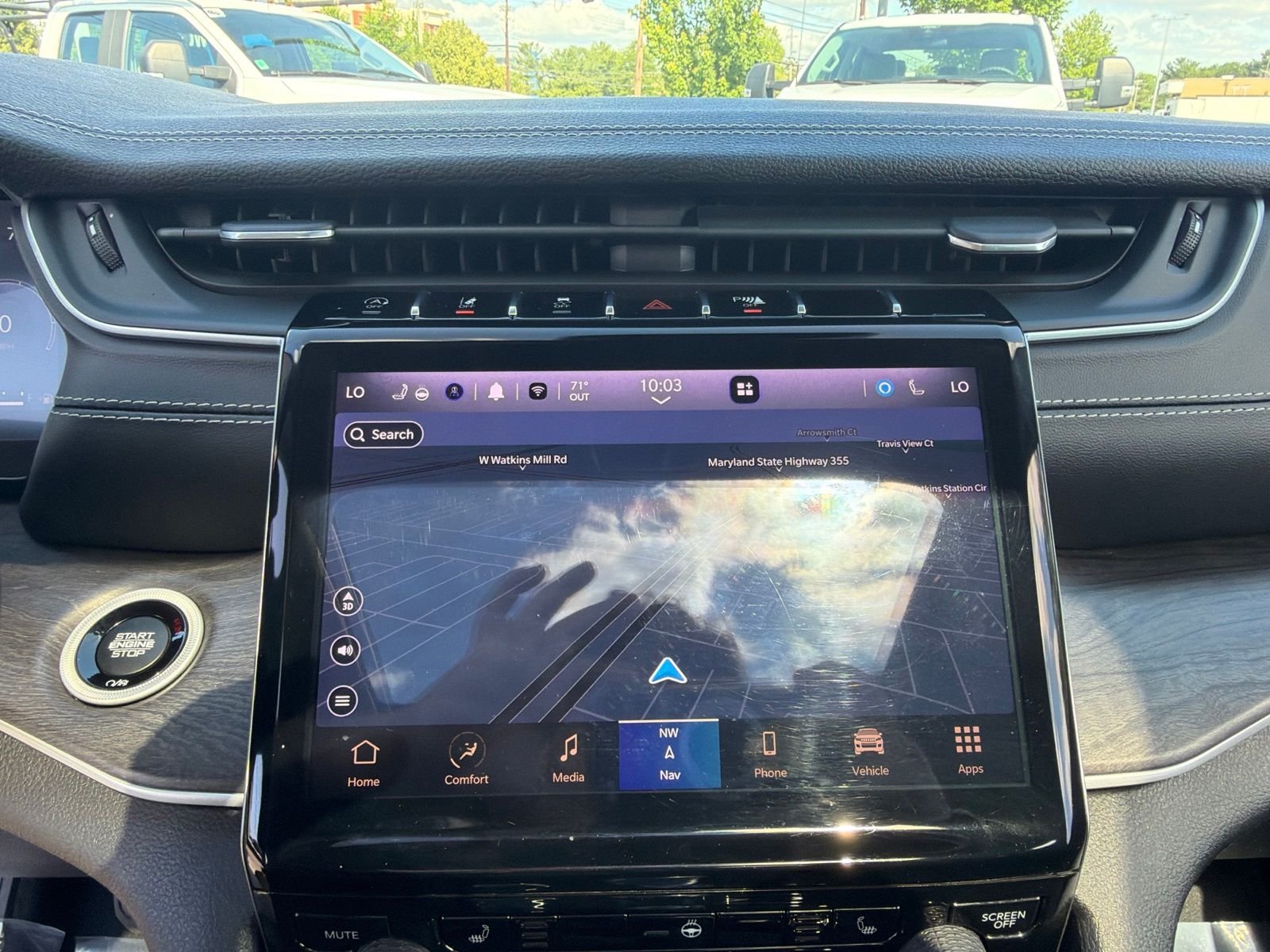 Used 2023  Jeep Limited image 5