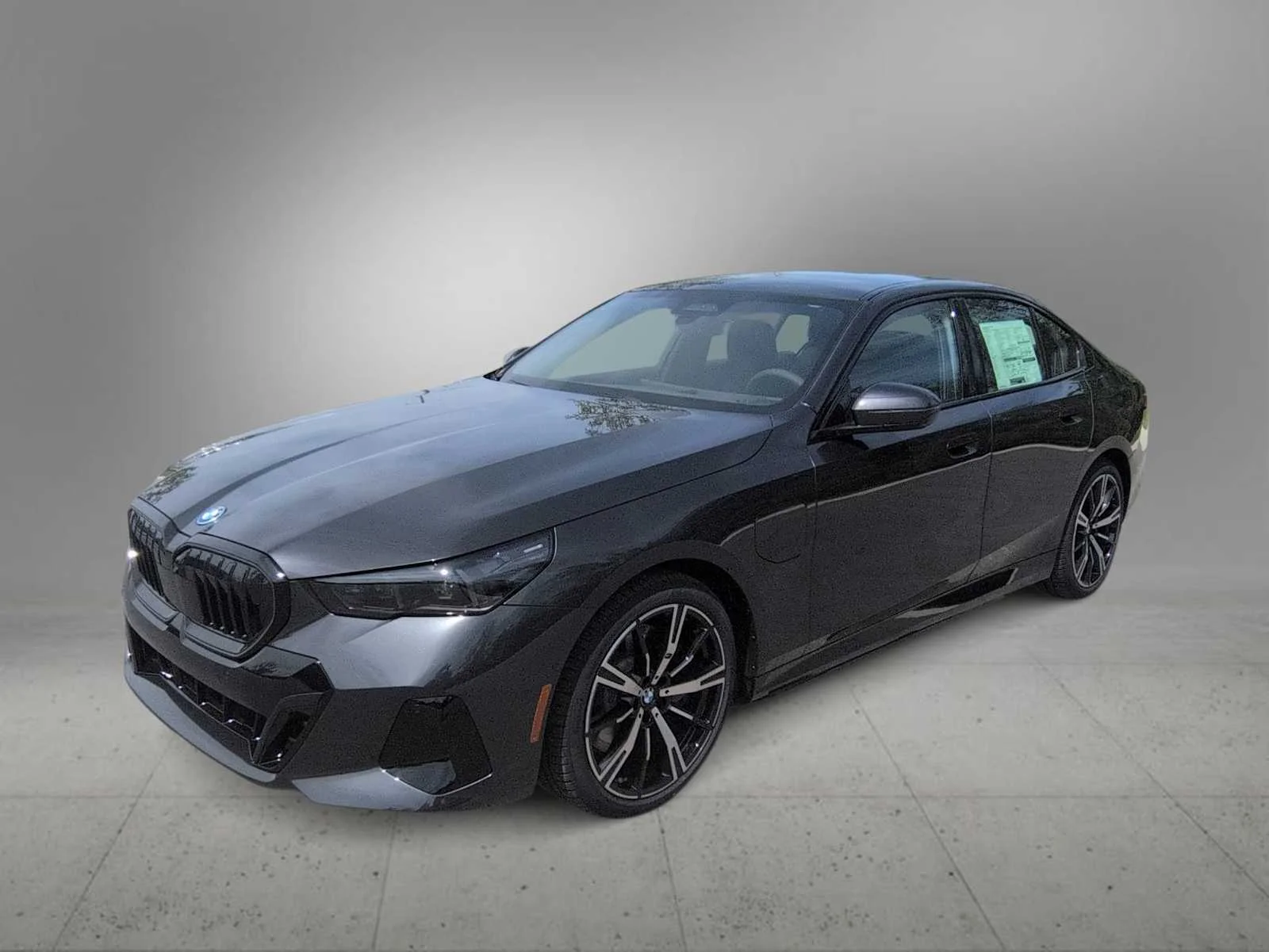 New 2027 Dark Graphite Metallic BMW 550e xDrive image 4