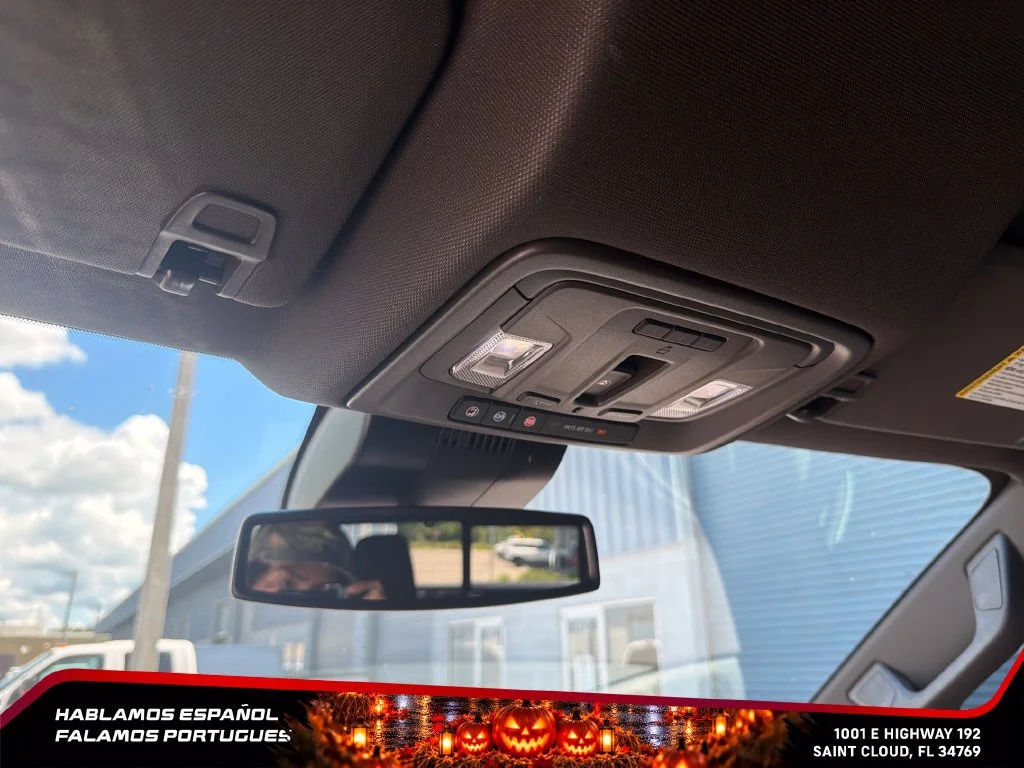 Used 2025 White Frost Tricoat GMC Denali image 24