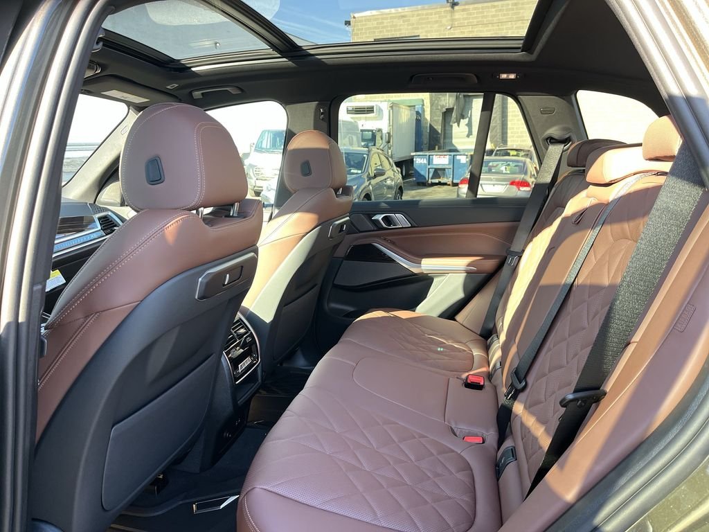 New 2026 Green Metallic BMW xDrive50e image 23