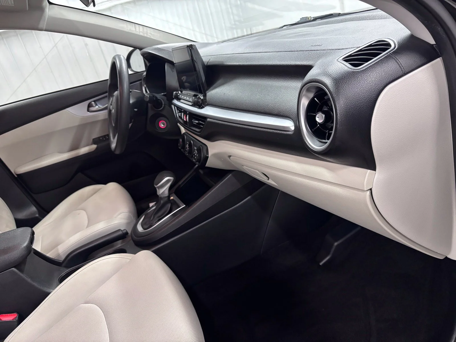 Used 2022 Black Kia LXS image 16