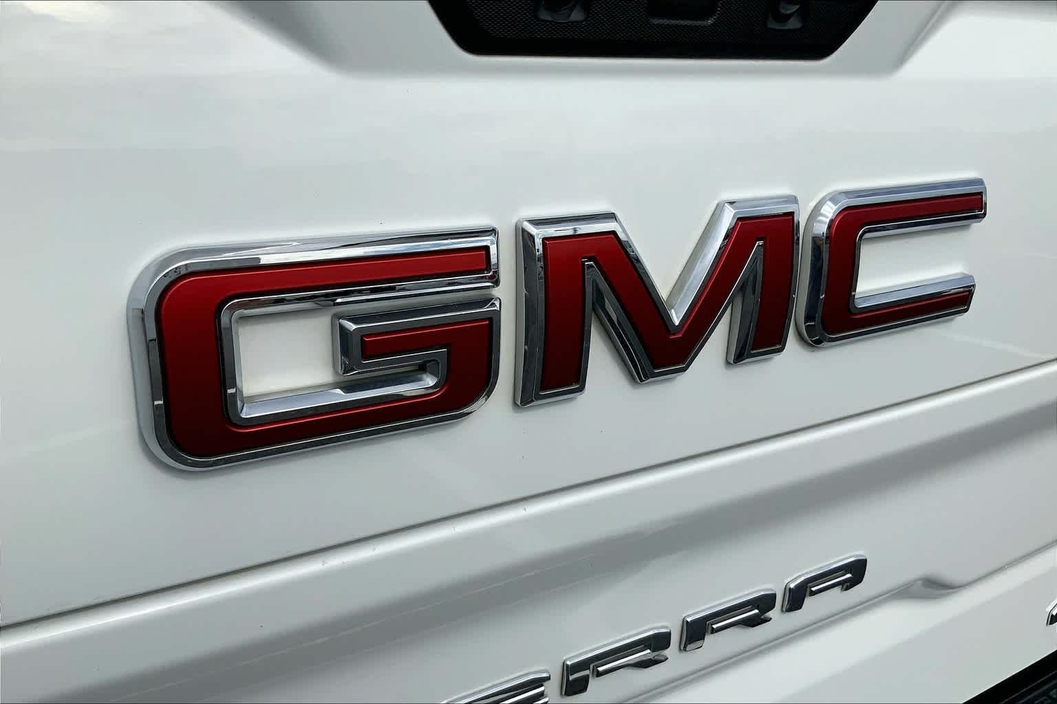 Used 2020 Summit White GMC AT4 image 30