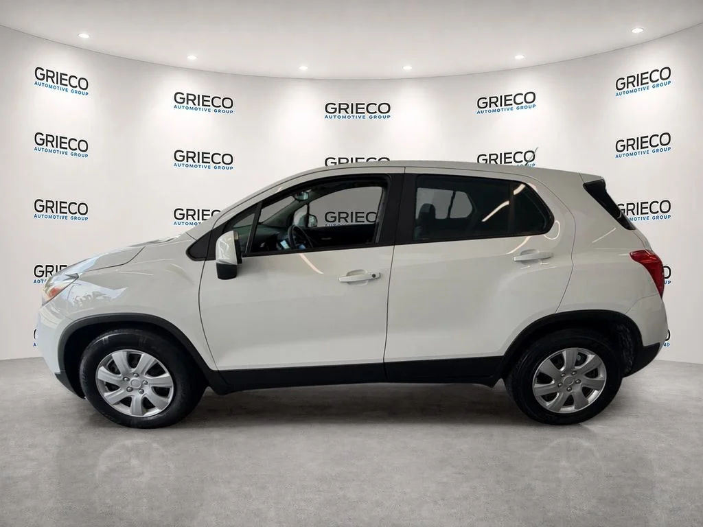 Used 2018 White Chevrolet LS image 3