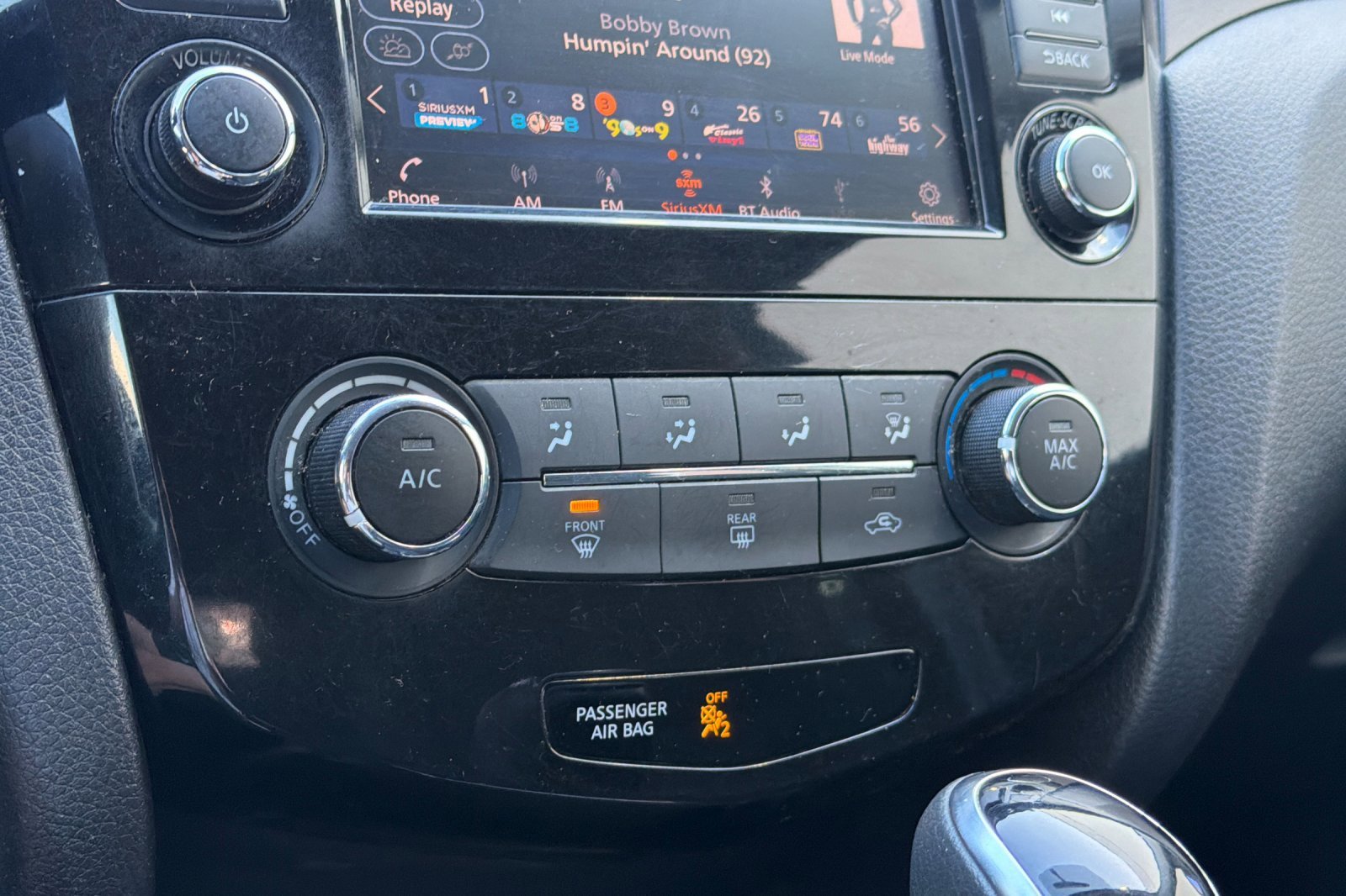 Used 2019 Magnetic Black Pearl Nissan S image 19