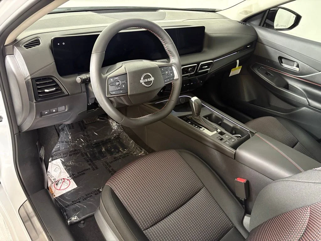 New 2026 Aspen White TriCoat / Super Black Two-tone Nissan SR image 18