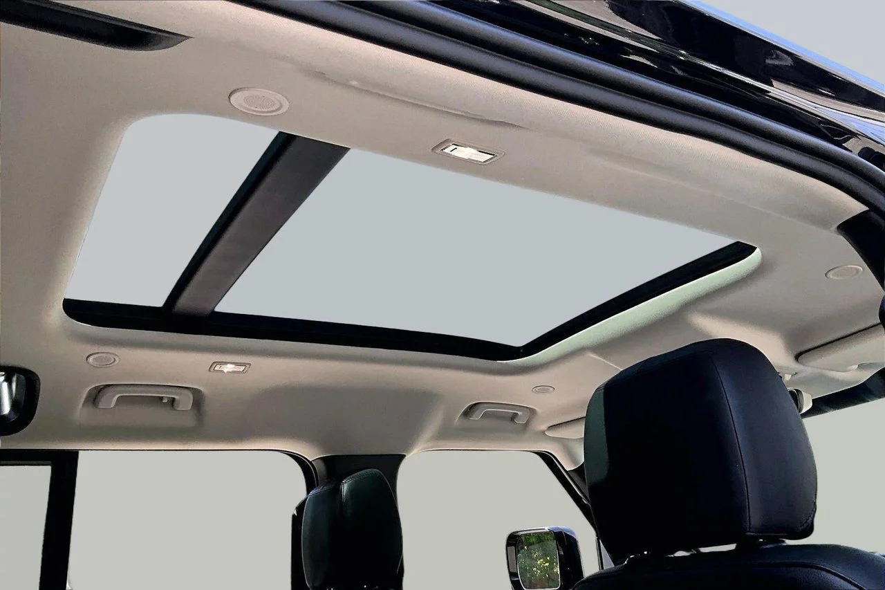 Used 2024  Land Rover S image 16