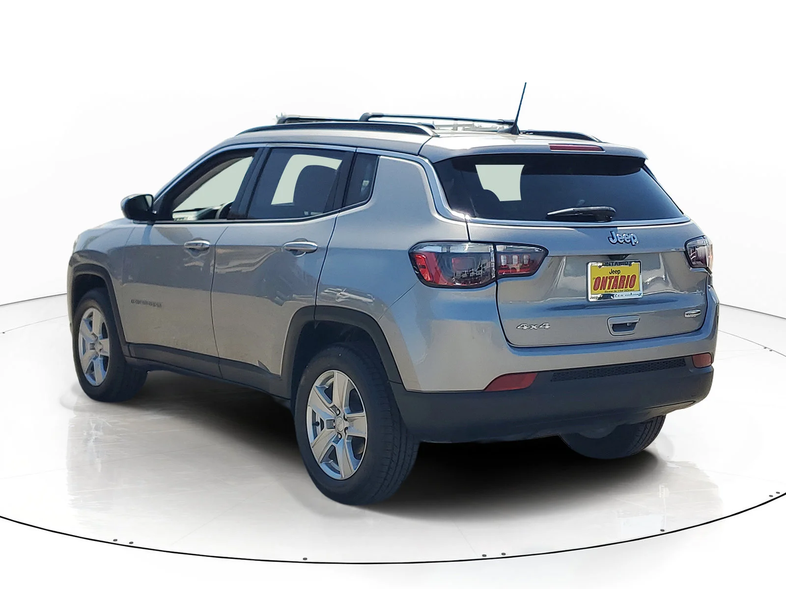 Certified Used 2022 Silver Jeep Latitude image 6