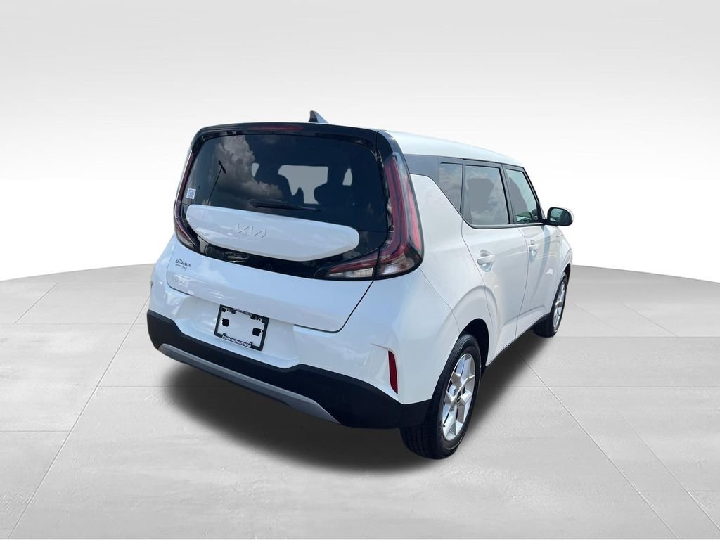 Used 2025 White Kia LX image 6