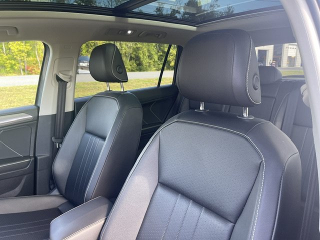 Used 2022 Gray Volkswagen SE image 14