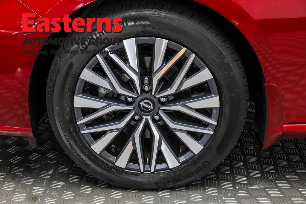 Used 2023 Red Nissan 2.5 SV image 31