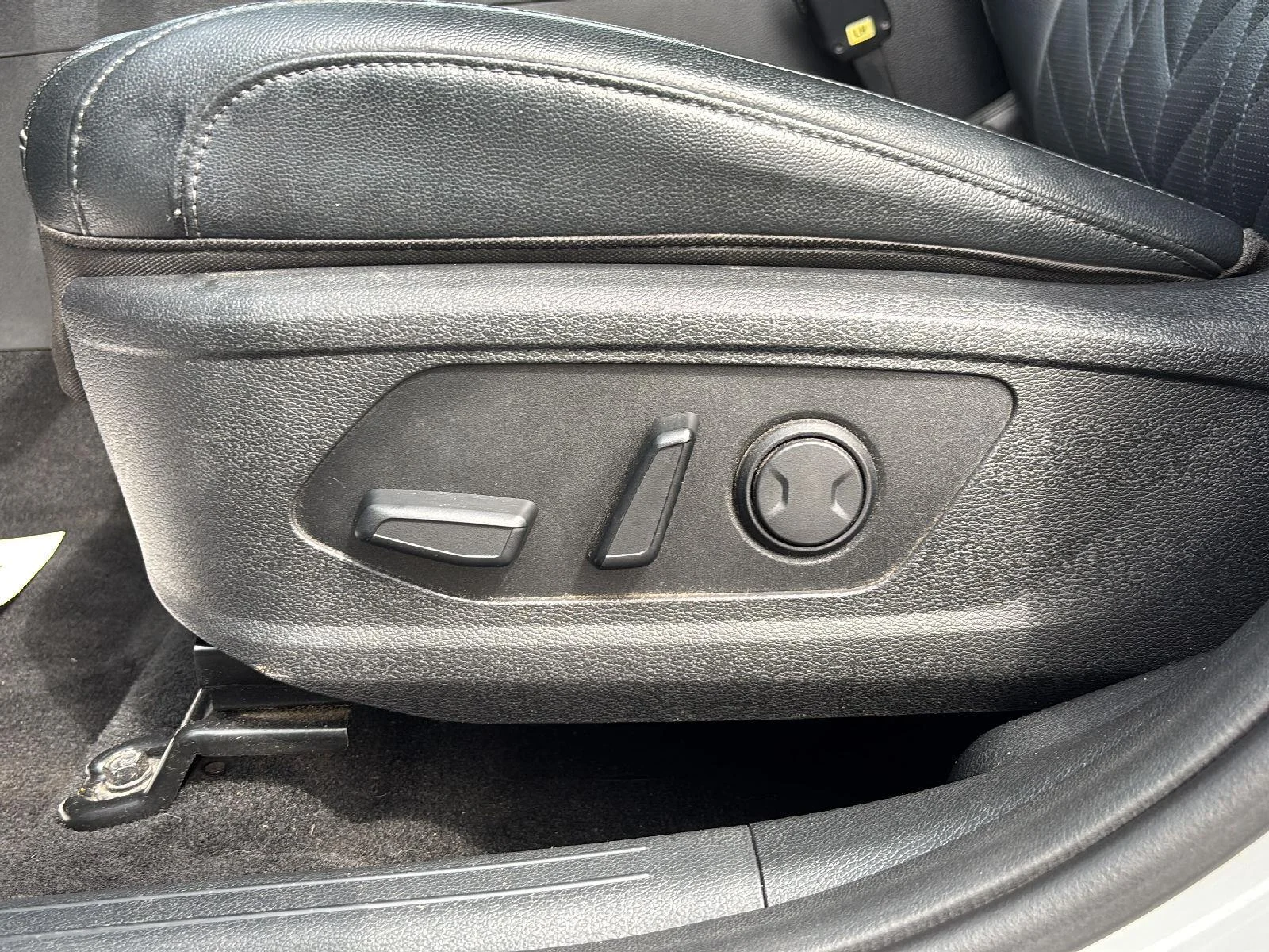 Used 2023  Kia X-Line image 13