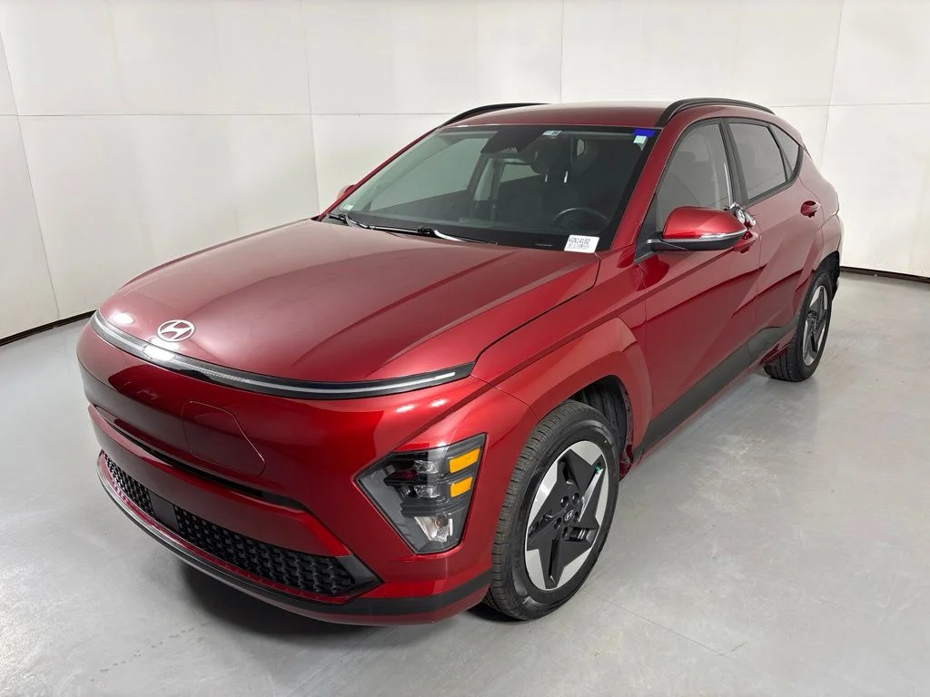 Used 2025 Red Hyundai SEL image 4