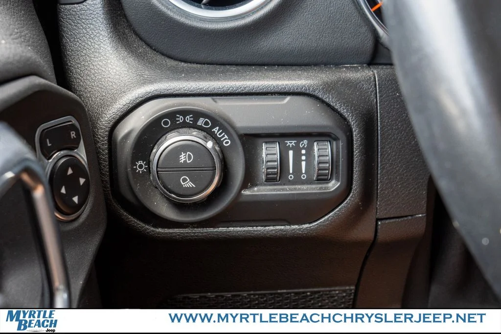Used 2021 Black Clearcoat Jeep Overland image 31