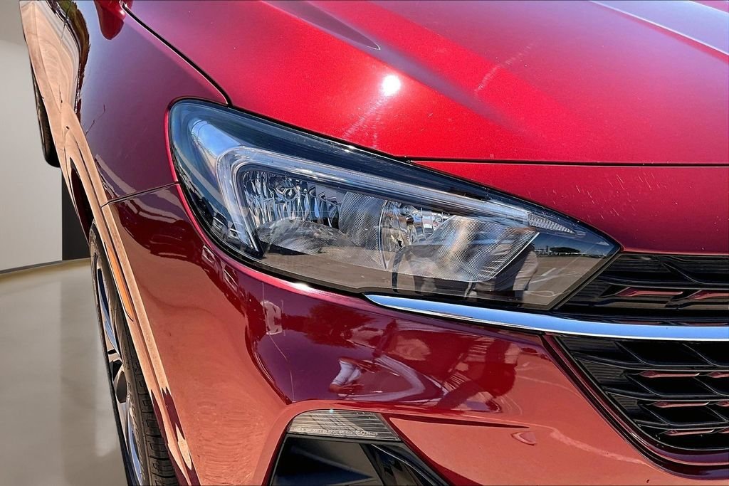 Used 2022 Red Buick Select image 31