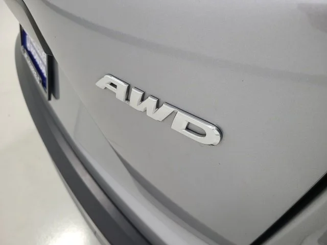 Certified Used 2020 Lunar Silver Metallic Honda LX image 8