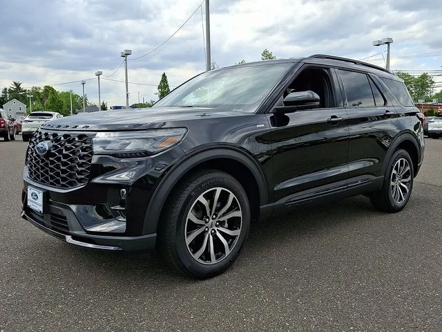 New 2026 Agate Black Metallic Ford ST-Line image 2