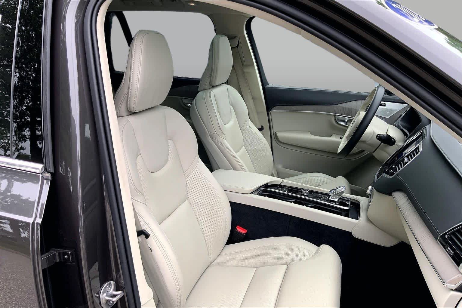 Pre-Owned 2024 Volvo XC90 Recharge Plug-In Hybrid Ultimate Bright Theme