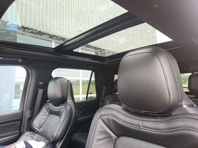 Used 2019 Black Lincoln Reserve image 27