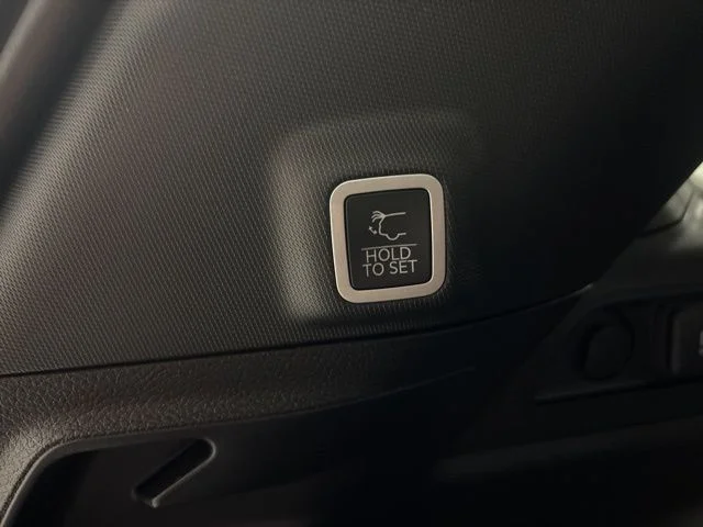 New 2026 Silver Zynith Exterior Paint Jeep Altitude image 35