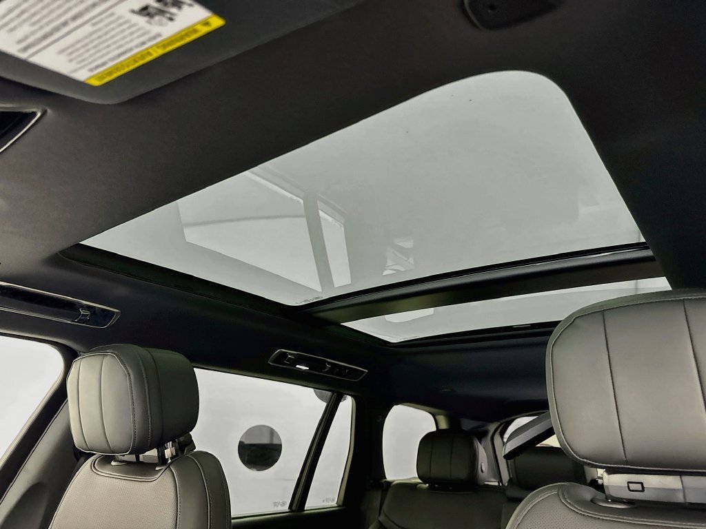 New 2027 Fuji White Land Rover SE image 22