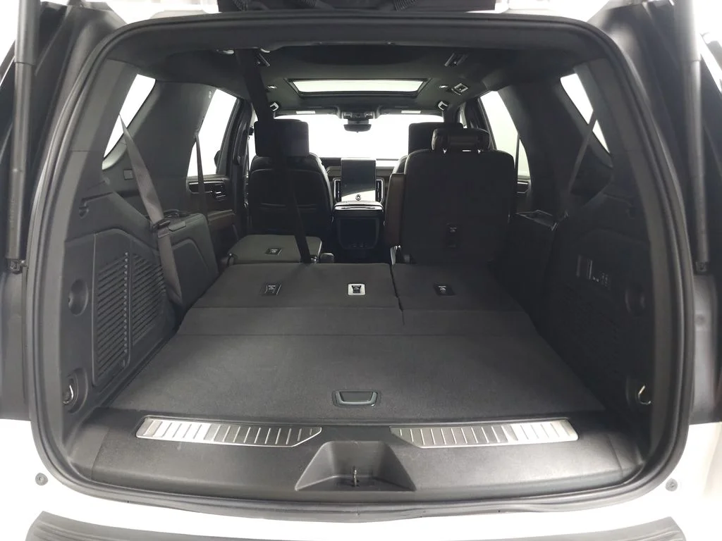Used 2025 White Frost GMC Denali Ultimate image 30