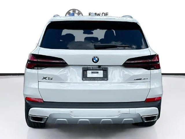 Used 2026 White BMW sDrive40i image 5