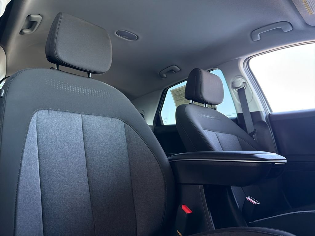 Used 2024 White Hyundai SEL image 17