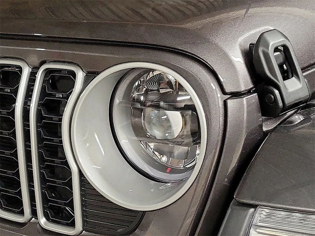 2025 Jeep Wrangler 4-Door Sahara - Photo 20