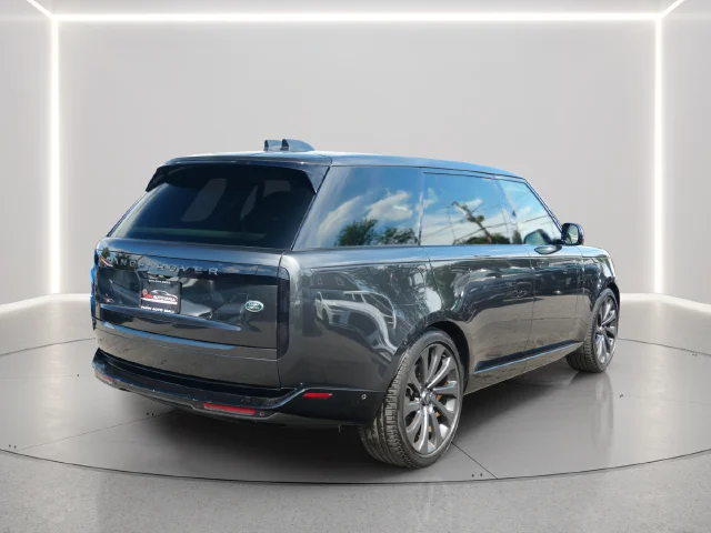 Used 2023 Gray Land Rover SE image 5