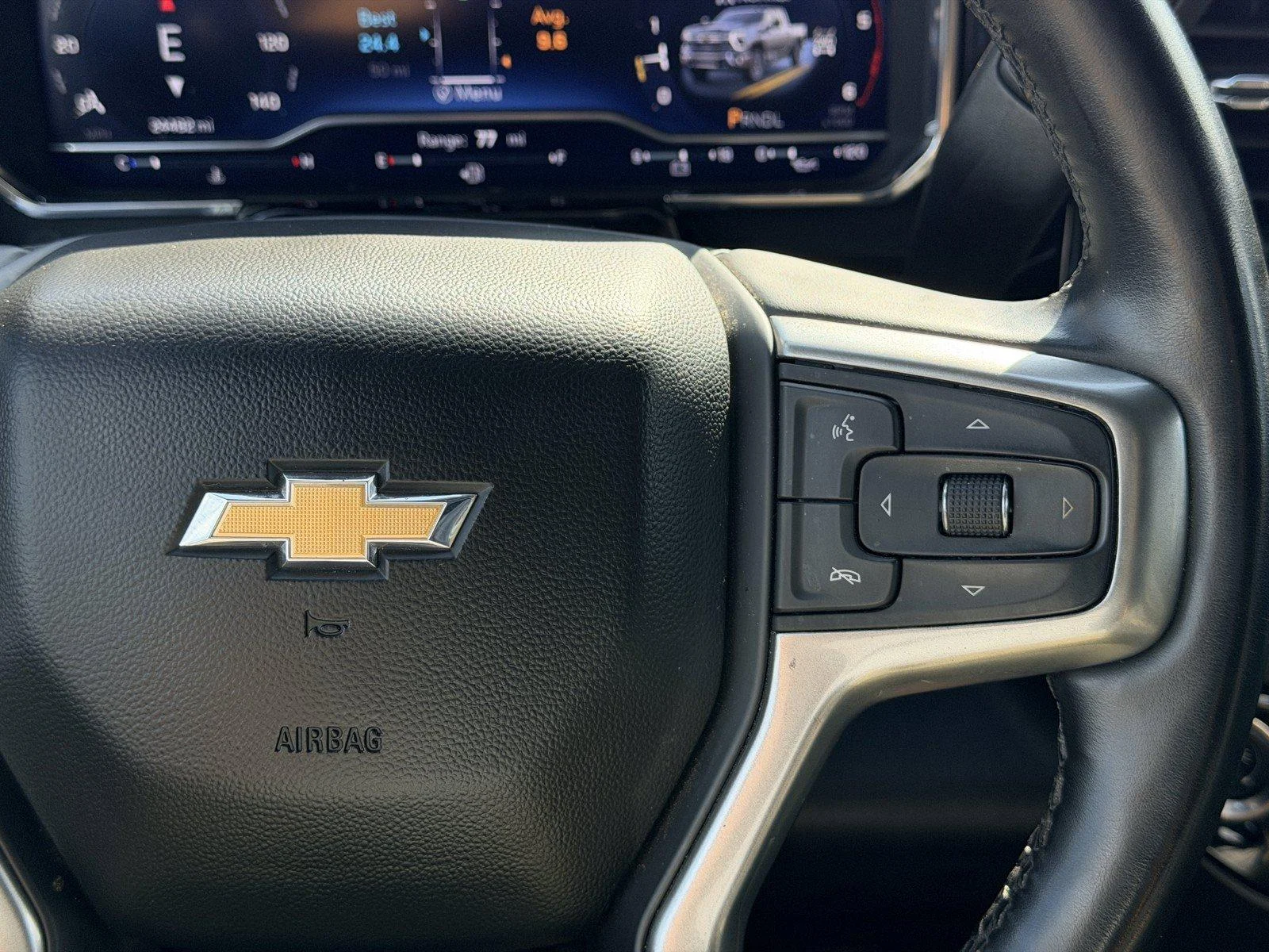 Used 2025 Summit White Chevrolet LT image 22