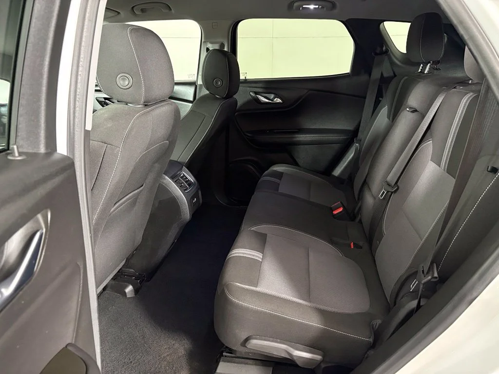 Used 2025 White Chevrolet LT image 34