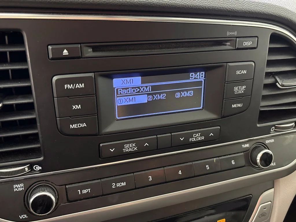 Used 2017 White Hyundai SE image 28