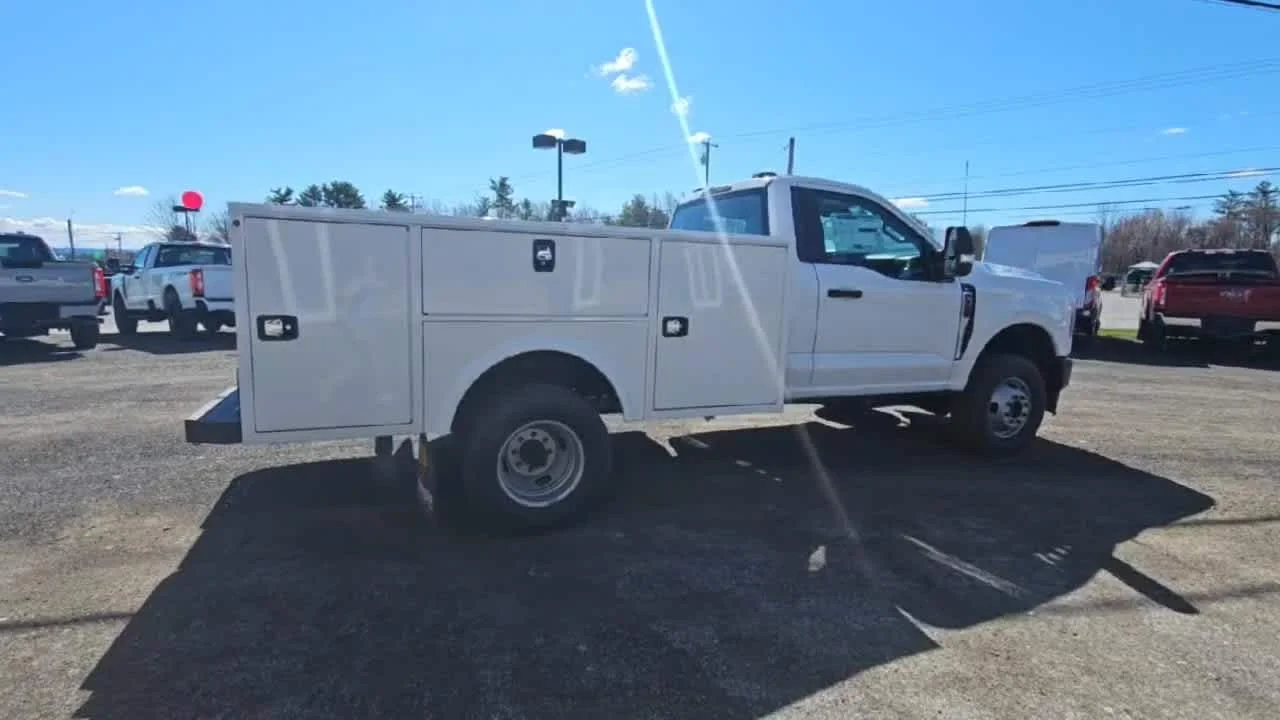 New 2026 Oxford White Ford F-350® XL image 9