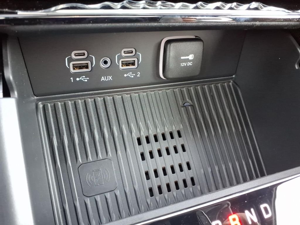 New 2027 High-Gloss Black Paint Jeep Laredo Altitude image 16