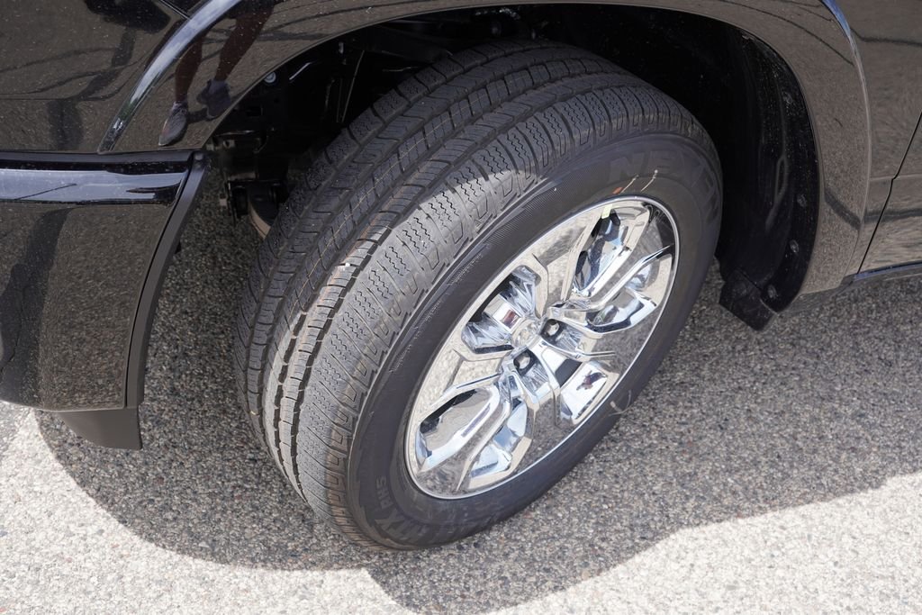 New 2026 Diamond Black Crystal Pearl-Coat Exterior Paint RAM Big Horn image 9