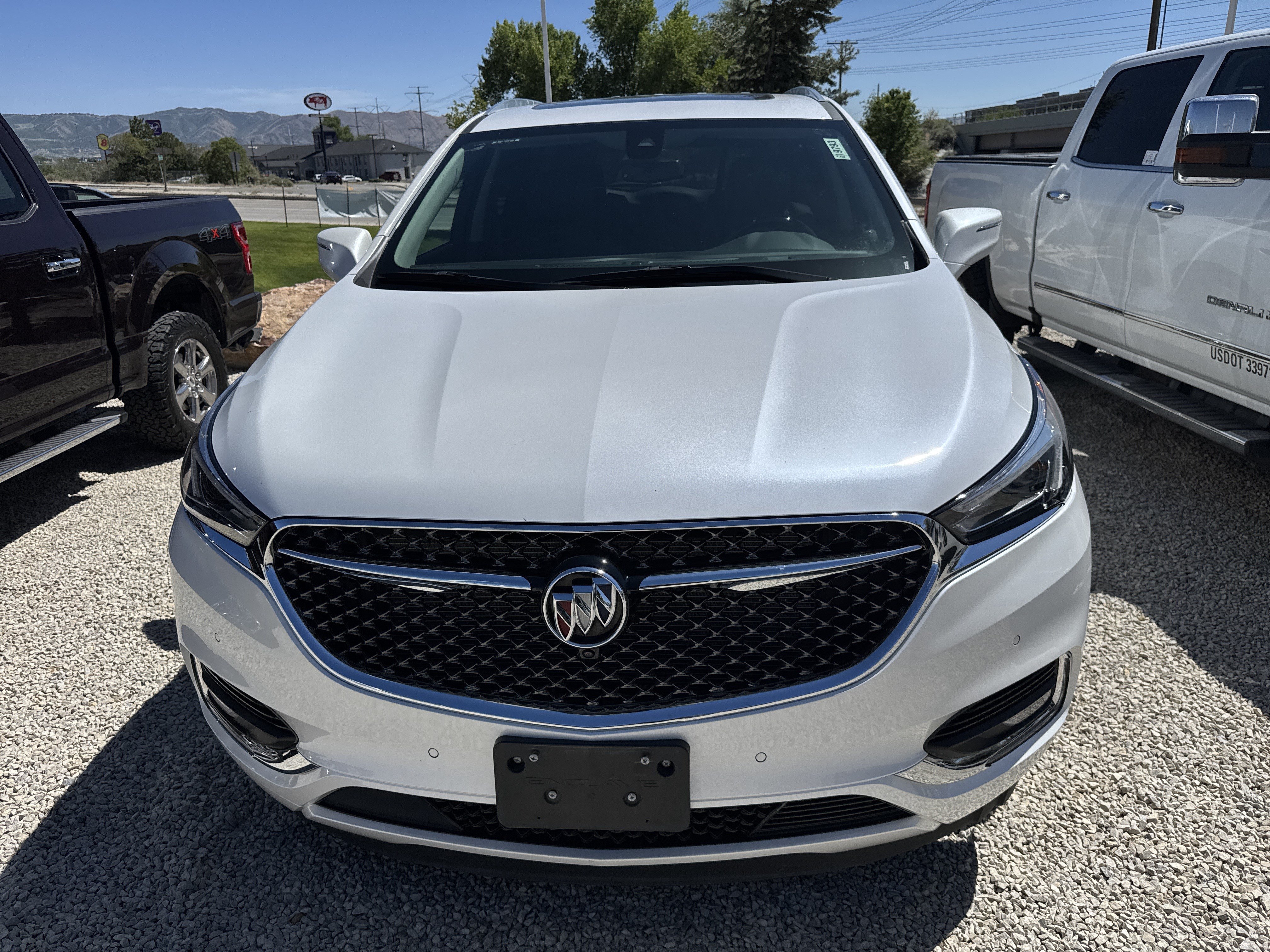 Used 2020 WHITE FROST TRICOAT Buick Avenir image 3