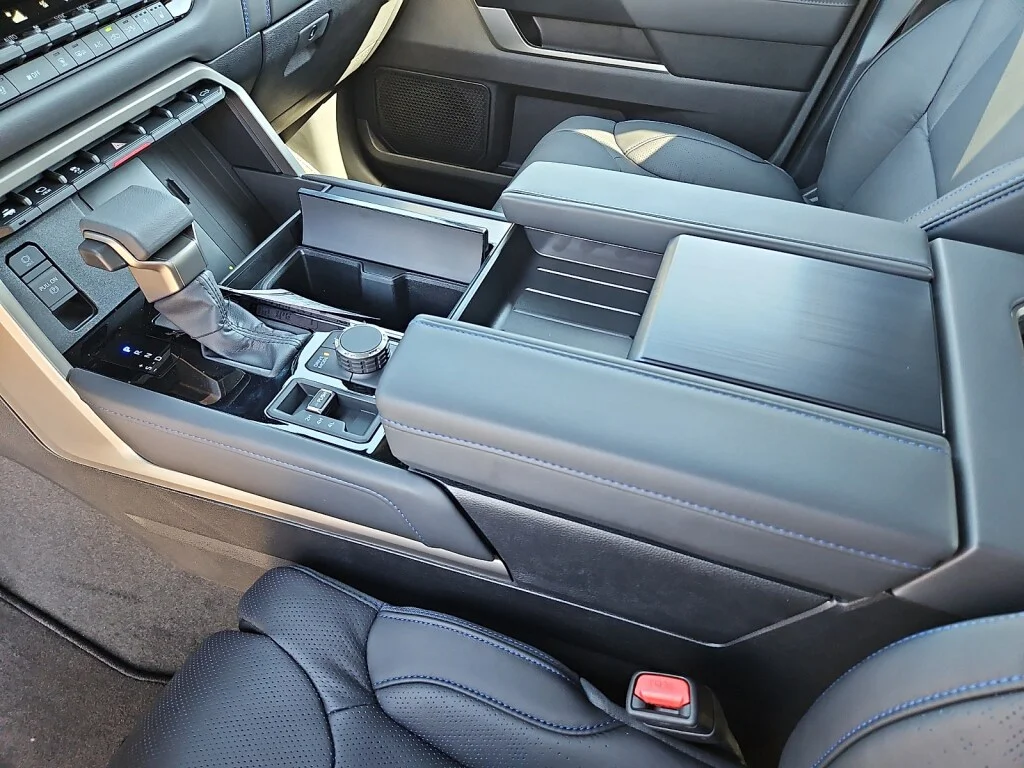New 2026 Wind Chill Pearl Toyota Platinum image 12