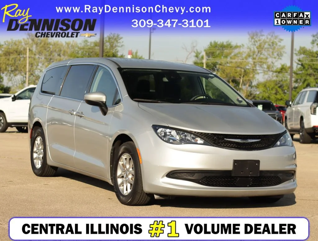 2023 Chrysler Voyager LX's photo