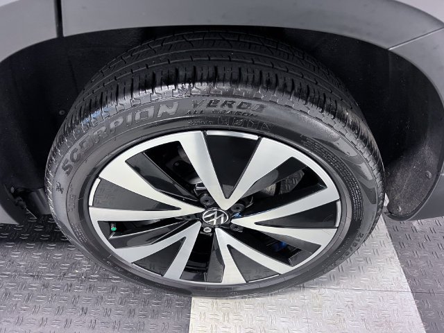 2022 Taos 1.5T SE Black · photo 16
