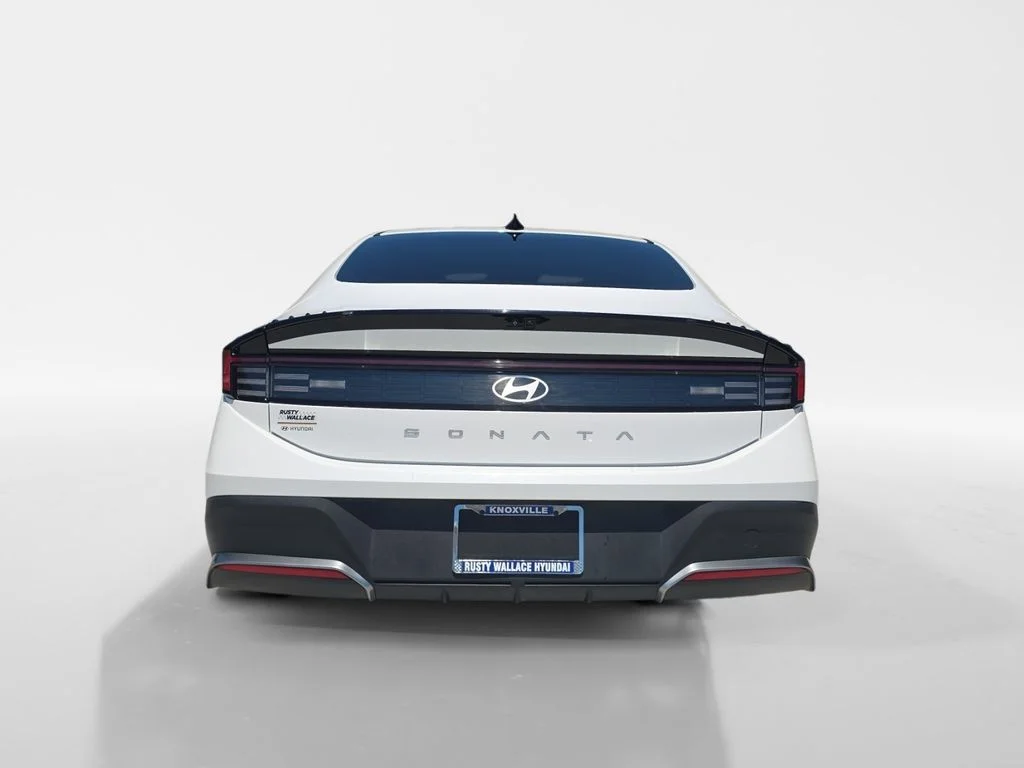 Used 2025 Serenity White Hyundai SE image 4