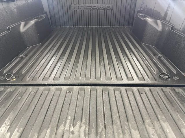 Used 2024  Toyota SR5 image 31