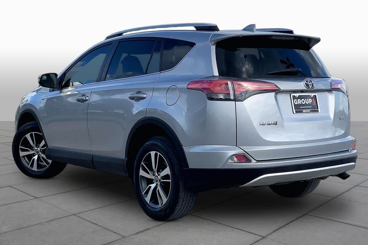 Used 2016 Silver Sky Metallic Toyota XLE image 12