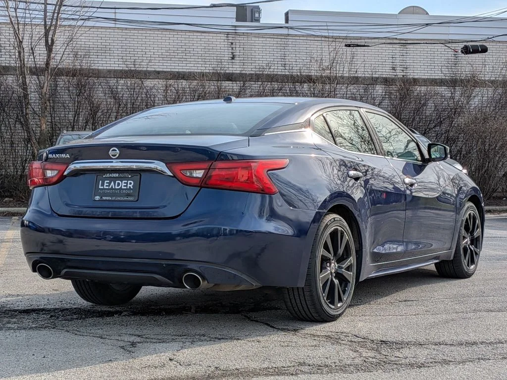 Used 2017 Blue Nissan 3.5 S image 7