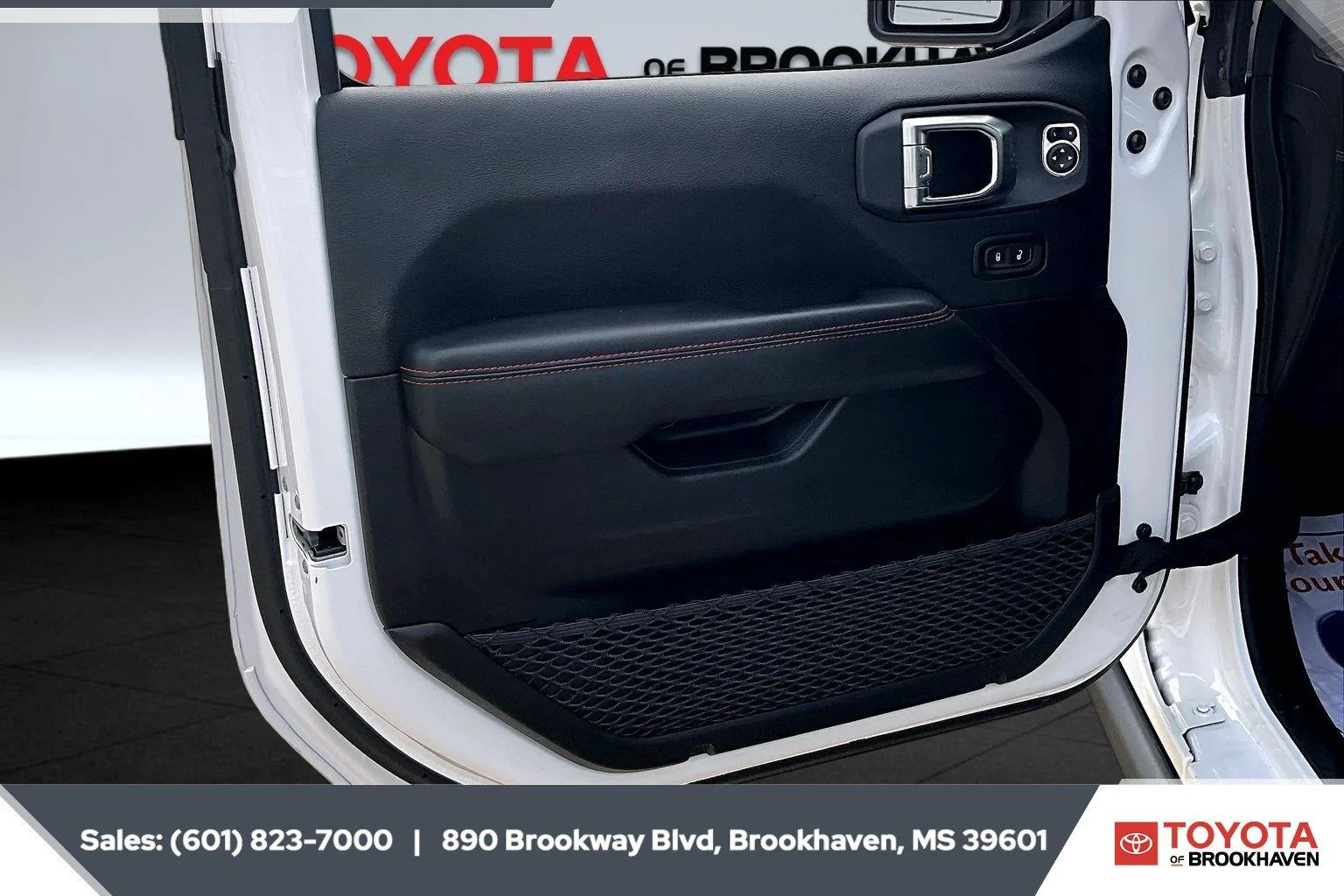 Used 2025 Bright White Clearcoat Jeep Rubicon X image 17