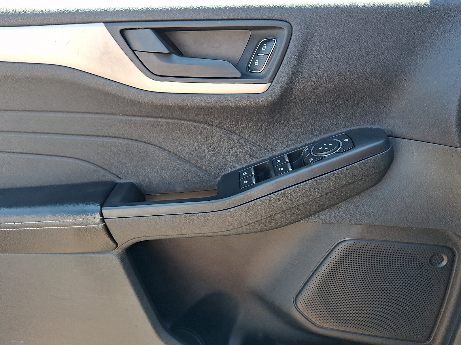 Used 2022 Agate Black Metallic - UM Ford SE image 12