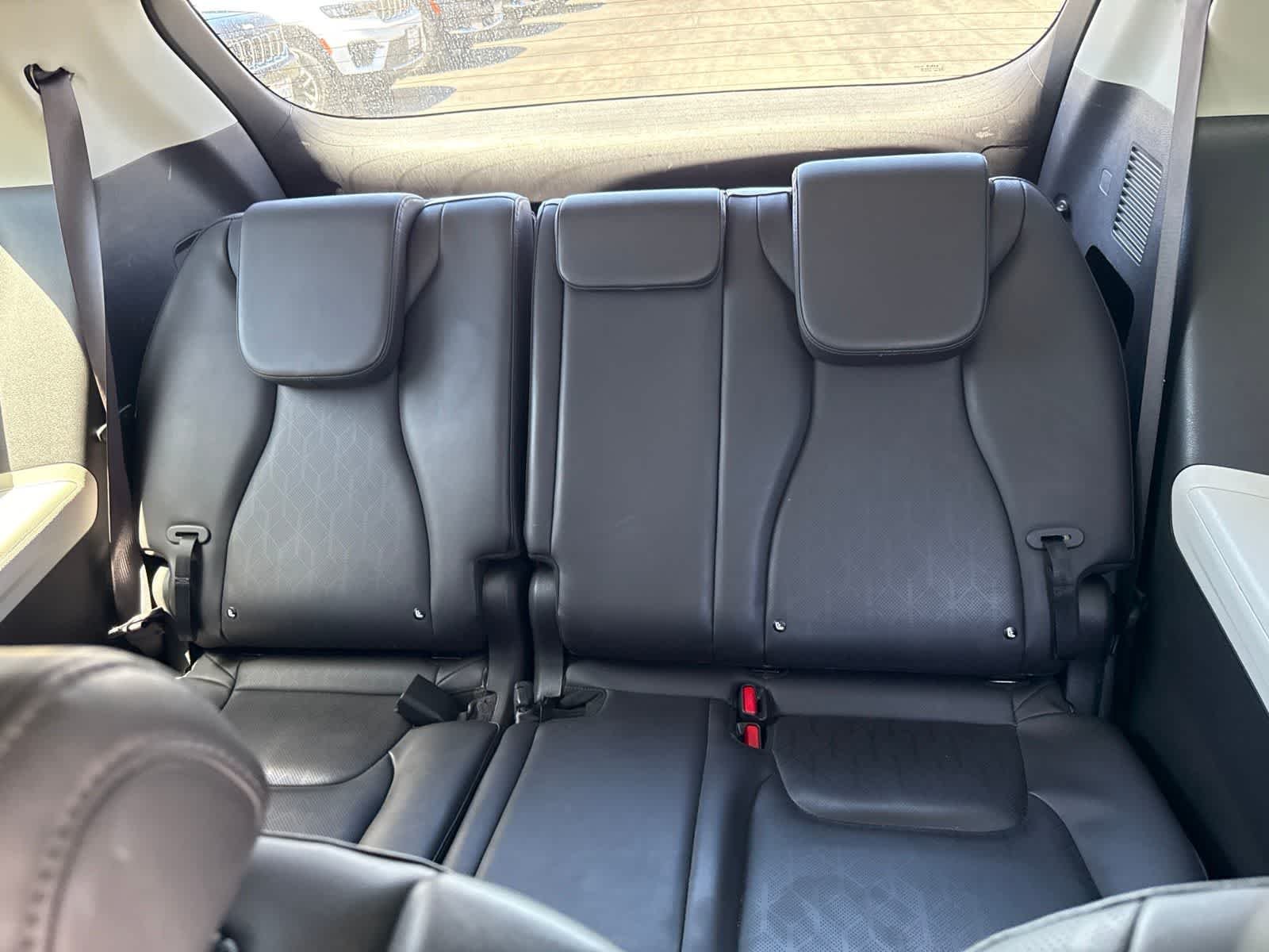 Used 2024 Aurora Black Pearl Kia LX image 25