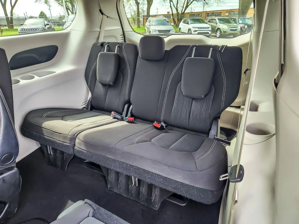 Used 2023 Silver Chrysler LX image 10
