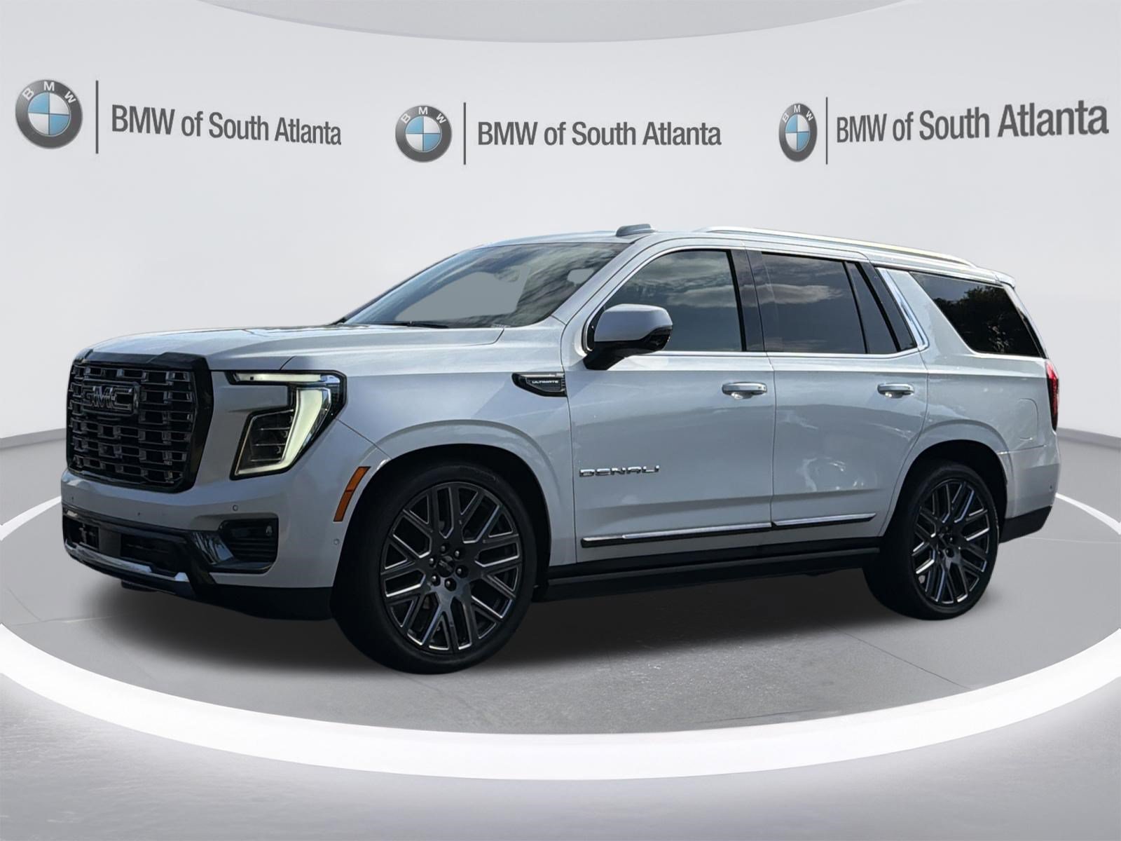 Used 2025 White Frost Tricoat GMC Denali Ultimate image 23