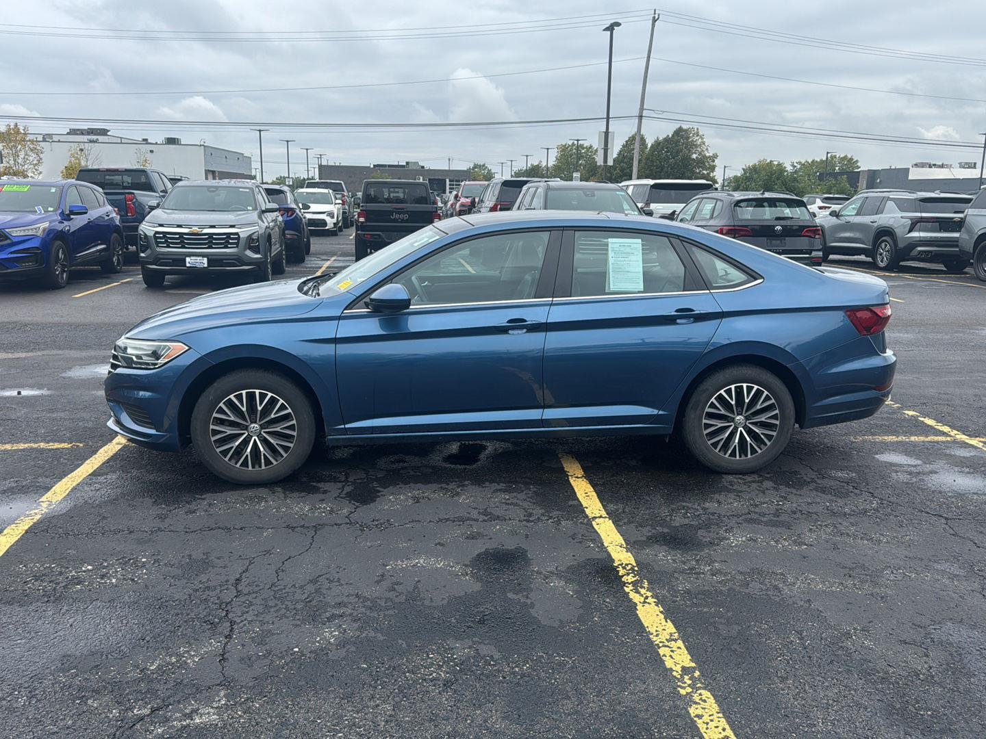 Used 2020 Blue Silk Metallic Volkswagen SE image 6