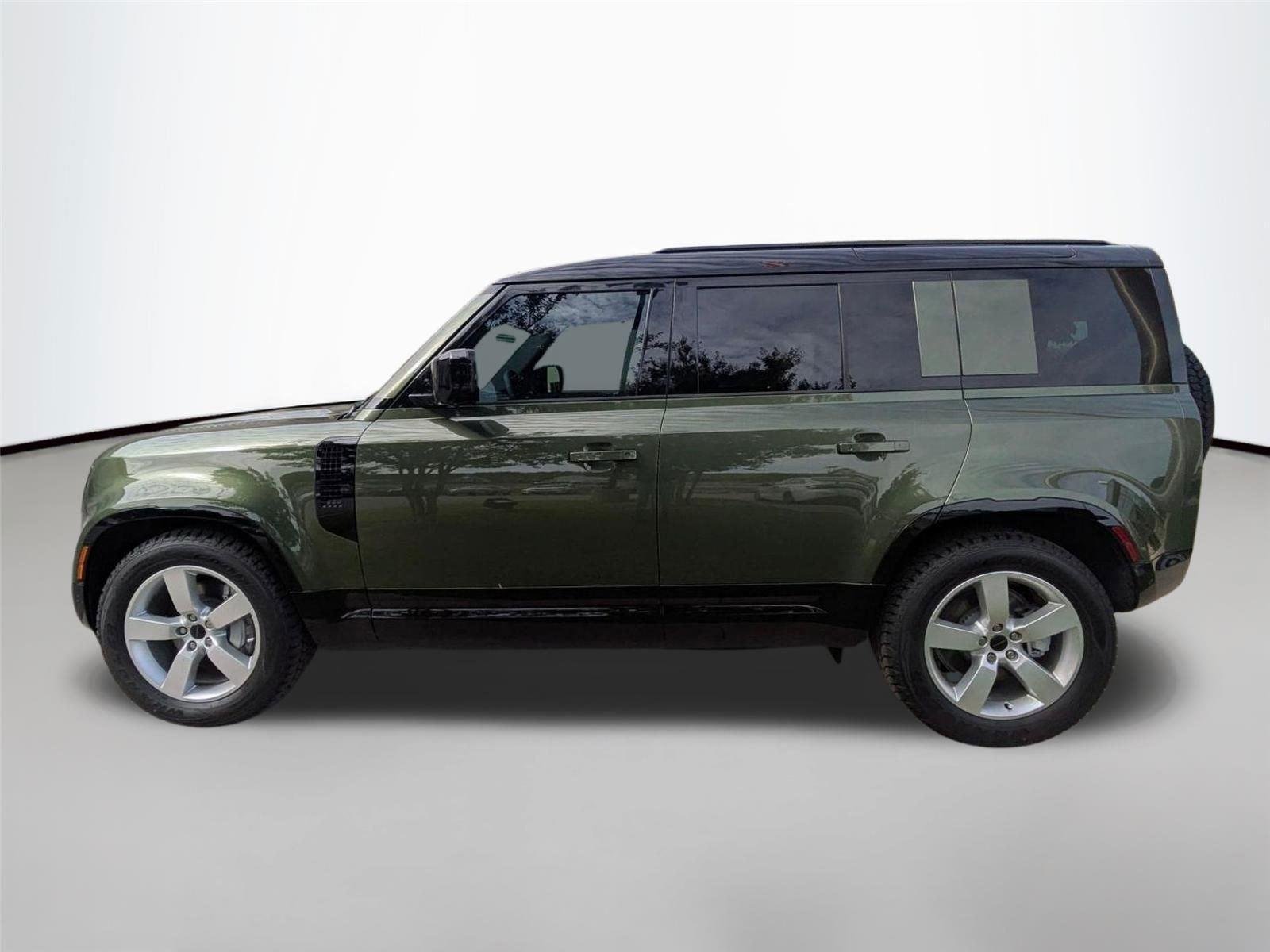 Used 2026 Woolstone Green Metallic Land Rover X-Dynamic SE image 8